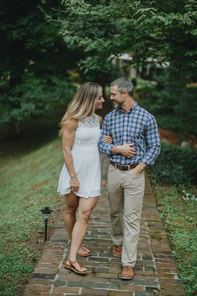 outdoor engagement photography