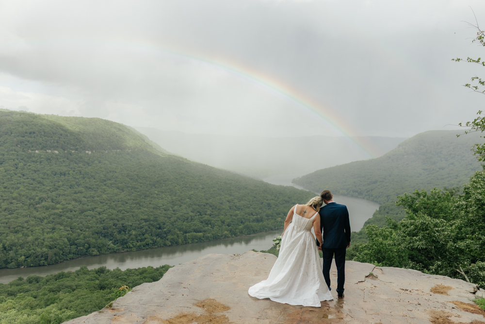 Best Places to Elope In Tennessee - Snooper's Rock