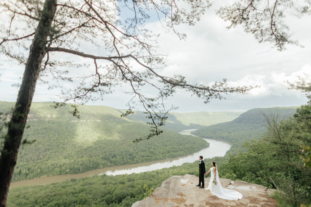 Best Places to Elope in Chattanooga, TN - Snooper's Rock