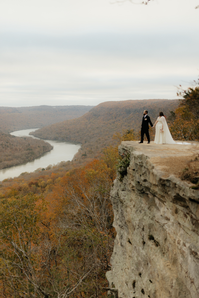 Best Time for Fall Leaves in Tennessee - Snooper's Rock