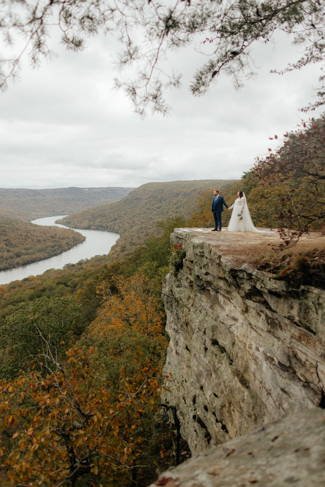 Best Time for Fall Leaves in Tennessee - Snooper's Rock
